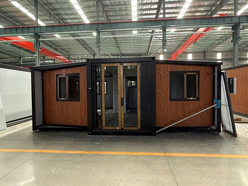 Double wing folding expansion house